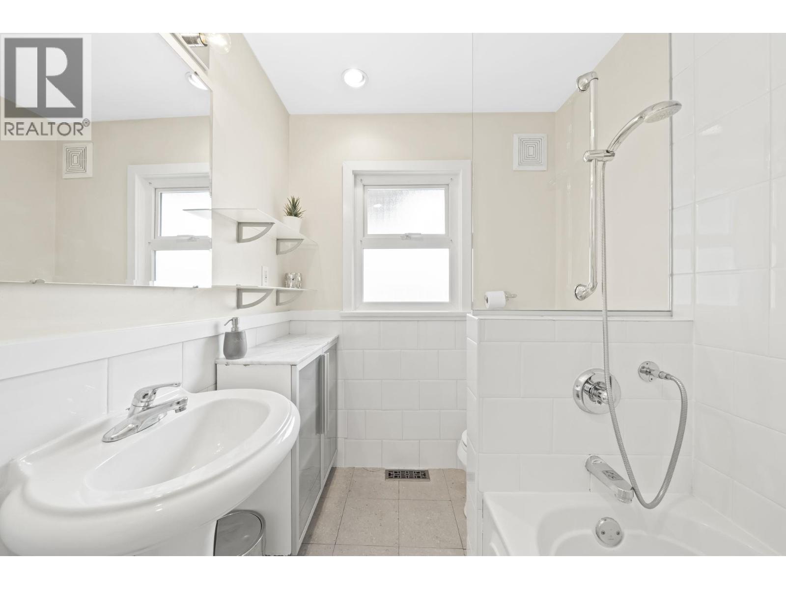 3765 Edinburgh Street, Burnaby, British Columbia  V5C 1R4 - Photo 17 - R3116199