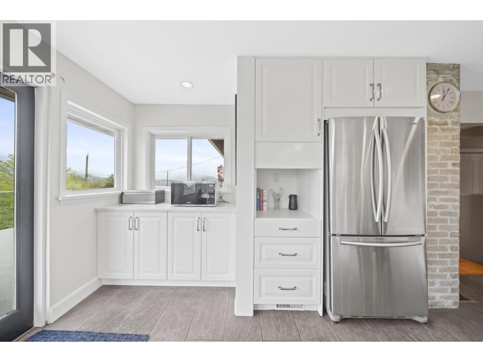 3765 Edinburgh Street, Burnaby, British Columbia  V5C 1R4 - Photo 8 - R3116199