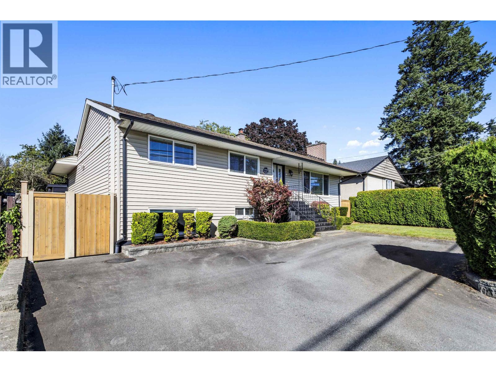 1419 Austin Avenue, Coquitlam, British Columbia  V3K 3P6 - Photo 2 - R3116235