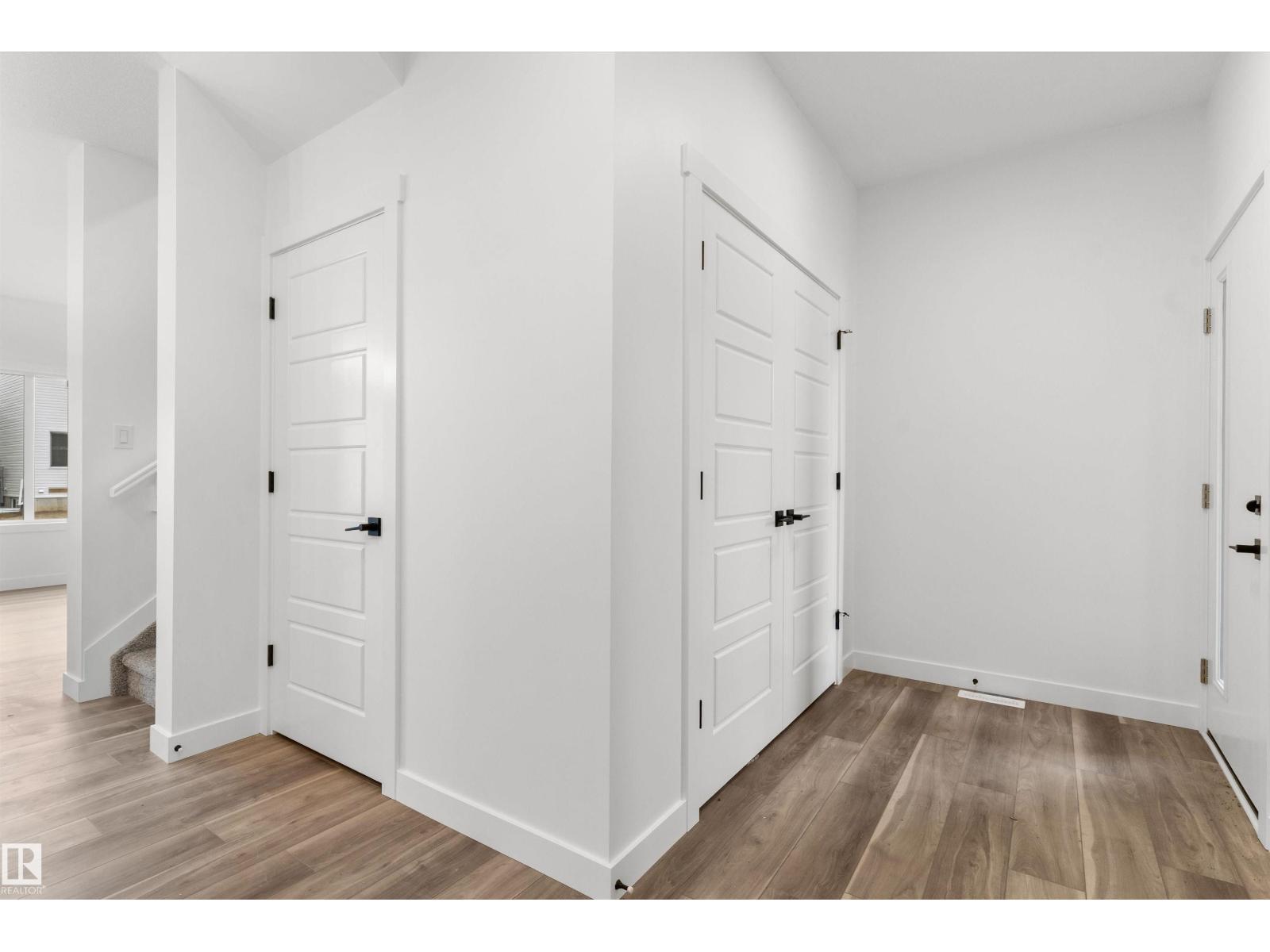 928 18 Av NW, Edmonton, Alberta  T6T 2X4 - Photo 4 - E4473725