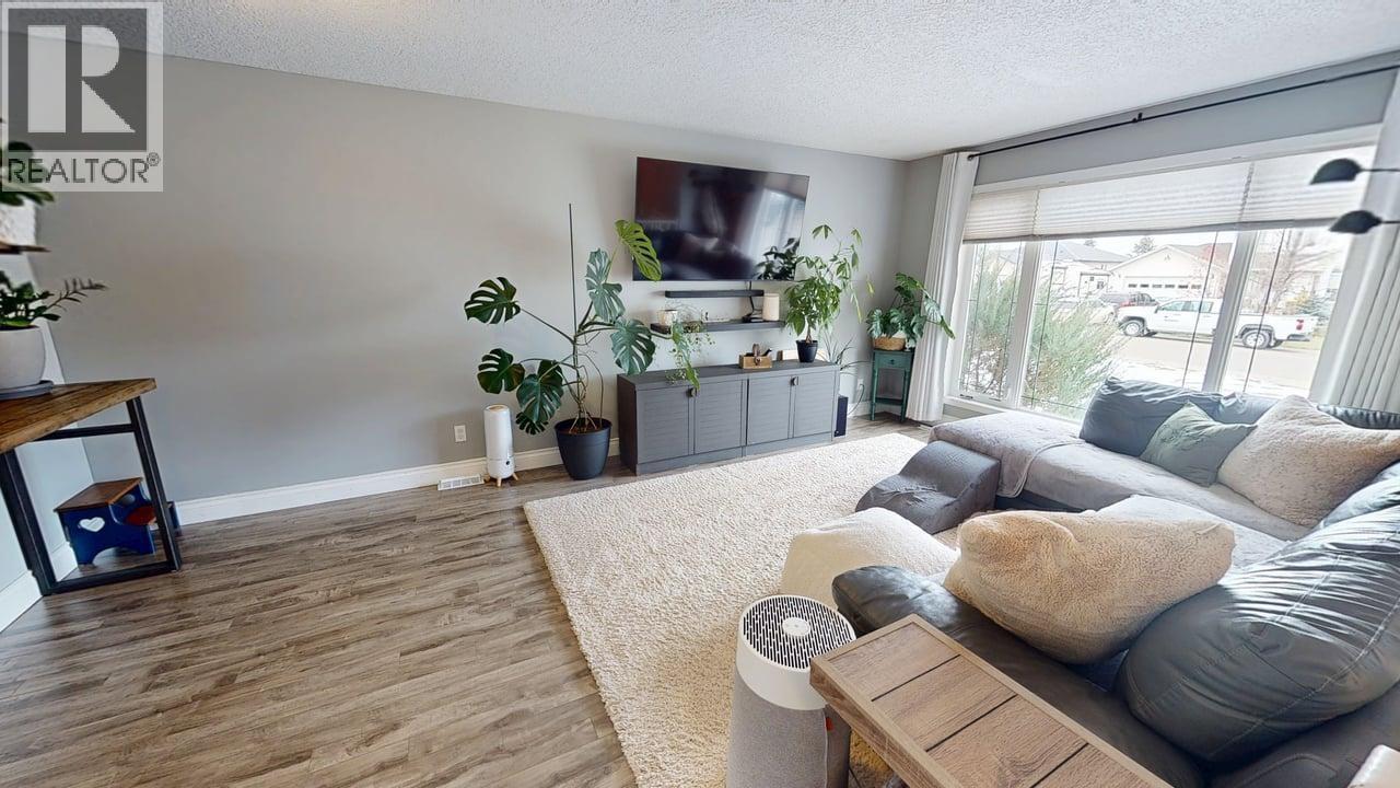 9807 114a Avenue, Fort St. John, British Columbia  V1J 7B7 - Photo 4 - R3116264