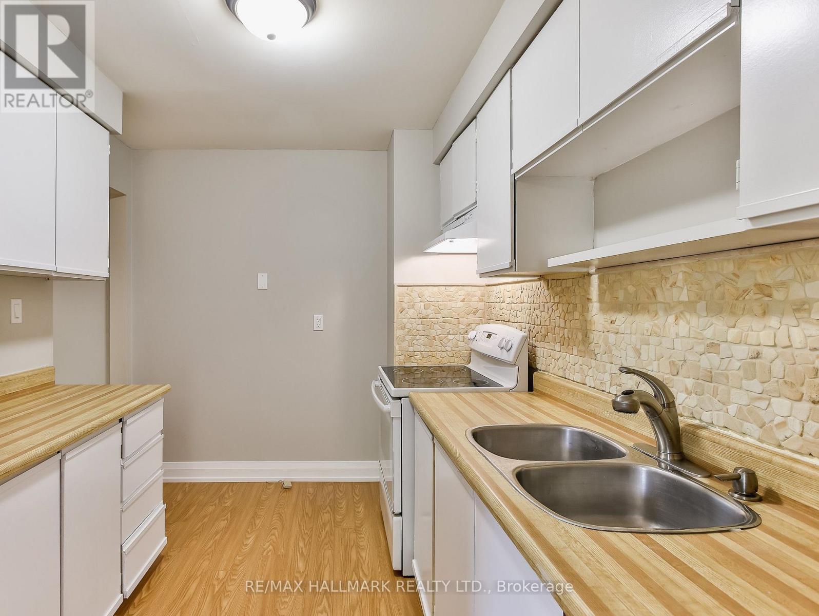 5 Michael Drive, Richmond Hill (North Richvale), Ontario  L4C 5W6 - Photo 6 - N13049880