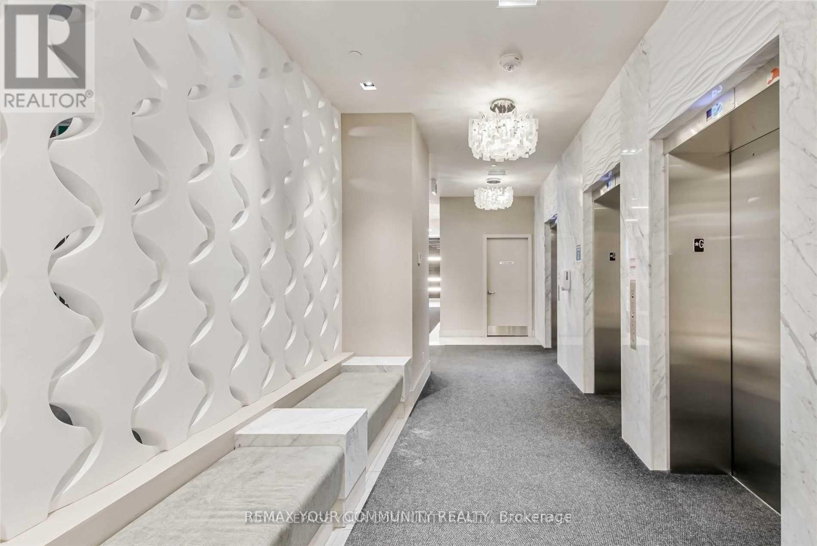 210 - 9618 Yonge Street, Richmond Hill (North Richvale), Ontario  L4C 0X5 - Photo 5 - N13049912