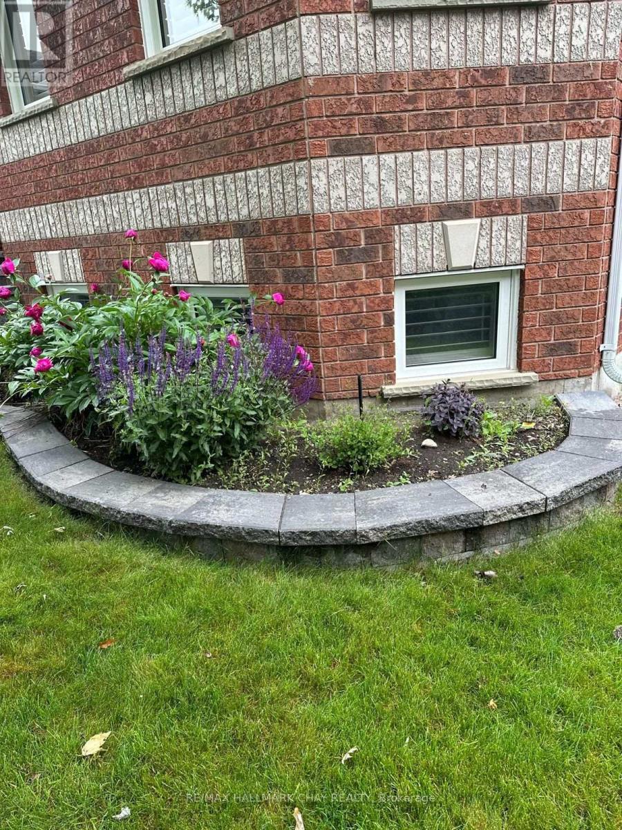 37 Brookfield Crescent, Barrie (Bayshore), Ontario  L4N 9R6 - Photo 28 - S13049898