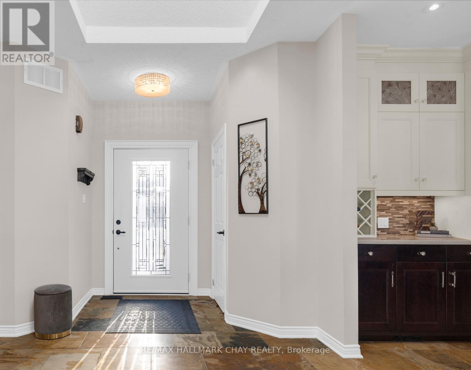 37 Brookfield Crescent, Barrie (Bayshore), Ontario  L4N 9R6 - Photo 3 - S13049898