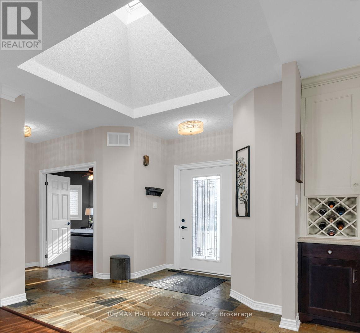 37 Brookfield Crescent, Barrie (Bayshore), Ontario  L4N 9R6 - Photo 4 - S13049898