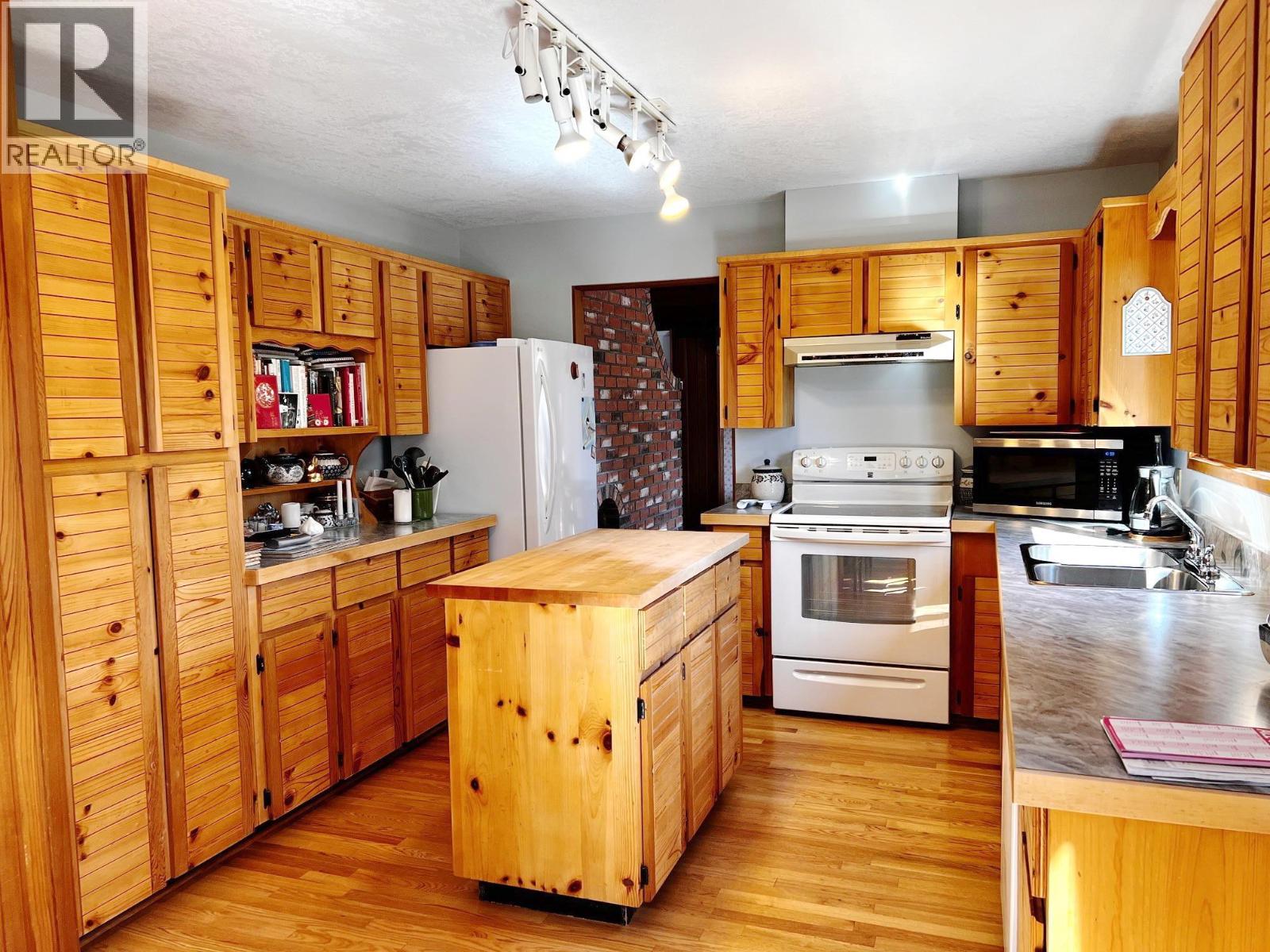 3170 Mountainview Road, Smithers, British Columbia  V0J 2N6 - Photo 16 - R3115586