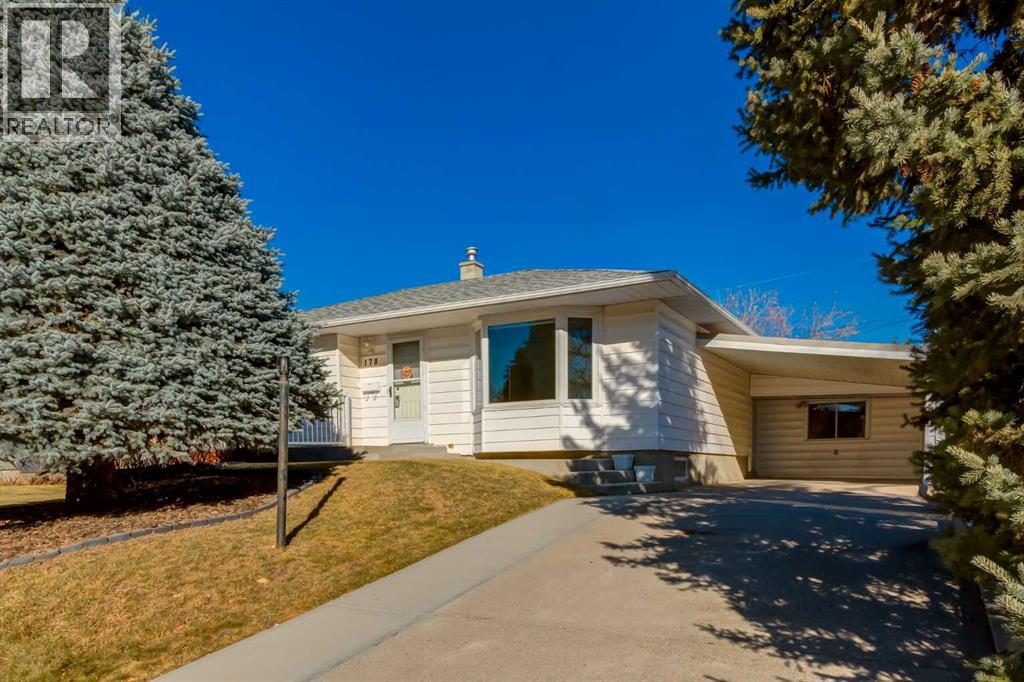 178 Windermere Road SW, Calgary, Alberta  T3C 3K8 - Photo 2 - A2269344