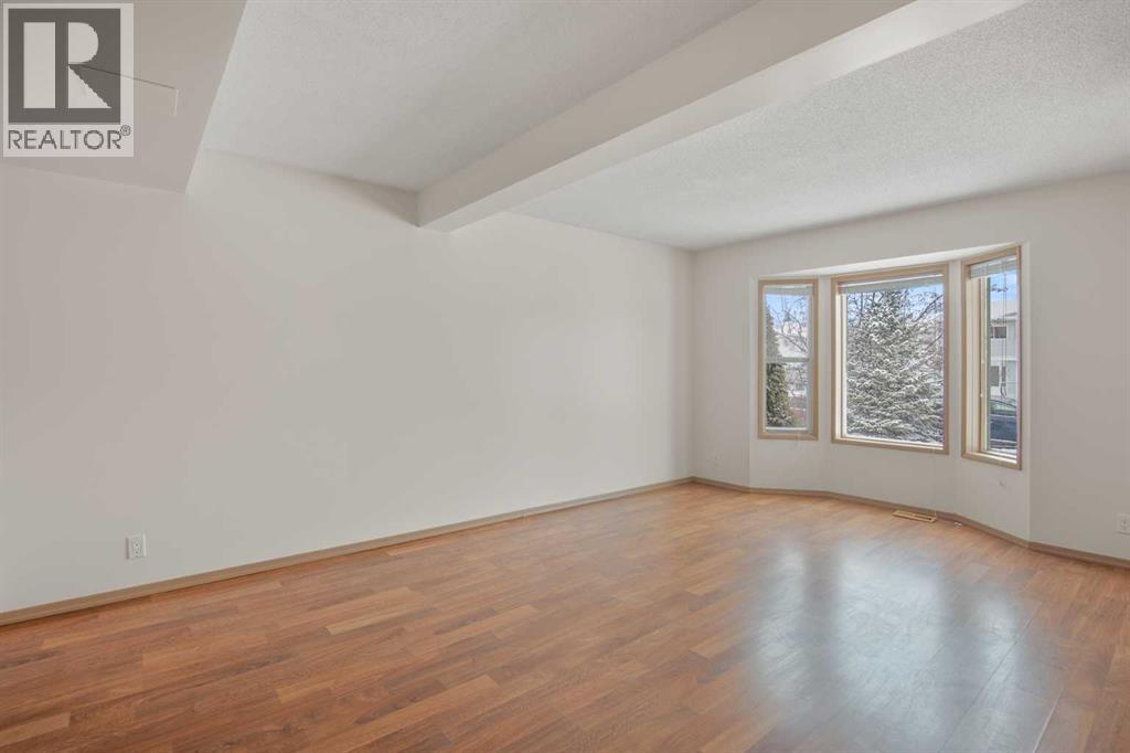 11 Ellenwood Drive, Red Deer, Alberta  T4R 2E3 - Photo 3 - A2302876