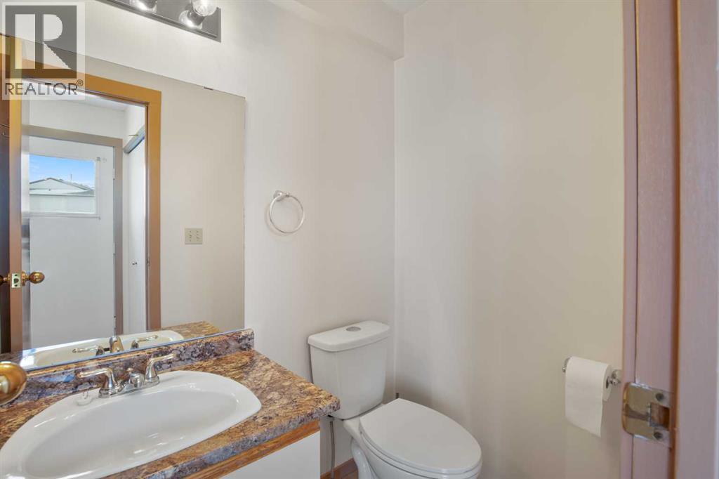 11 Ellenwood Drive, Red Deer, Alberta  T4R 2E3 - Photo 10 - A2302876