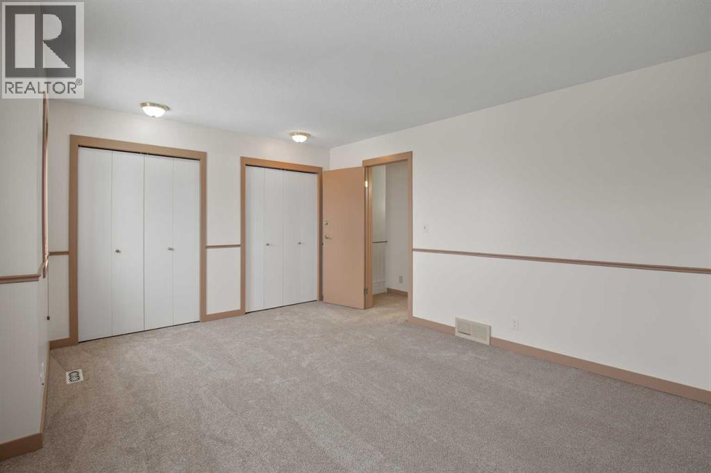 11 Ellenwood Drive, Red Deer, Alberta  T4R 2E3 - Photo 14 - A2302876