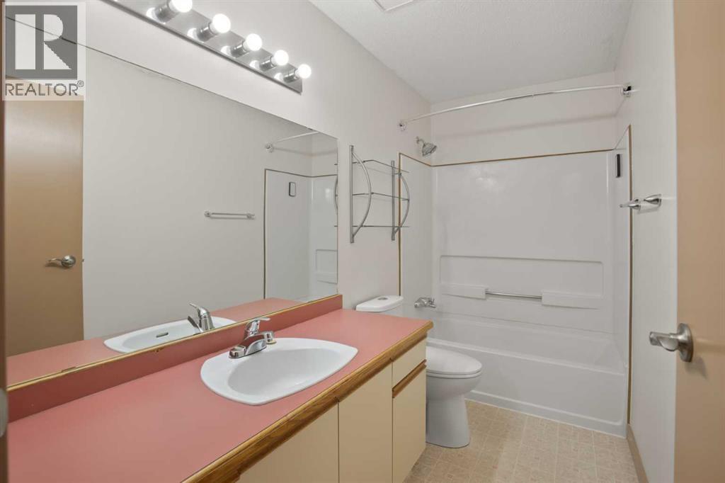 11 Ellenwood Drive, Red Deer, Alberta  T4R 2E3 - Photo 15 - A2302876