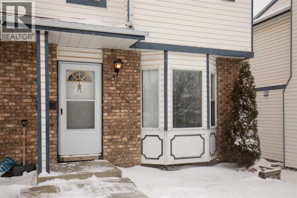 11 Ellenwood Drive, Red Deer, Alberta  T4R 2E3 - Photo 22 - A2302876