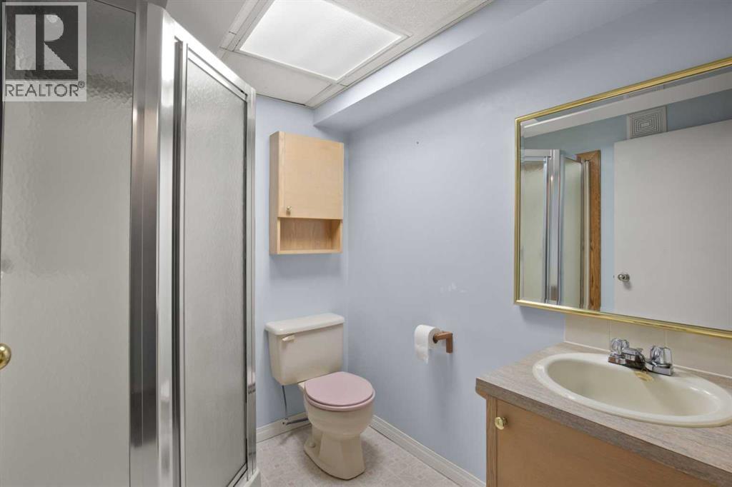 11 Ellenwood Drive, Red Deer, Alberta  T4R 2E3 - Photo 20 - A2302876