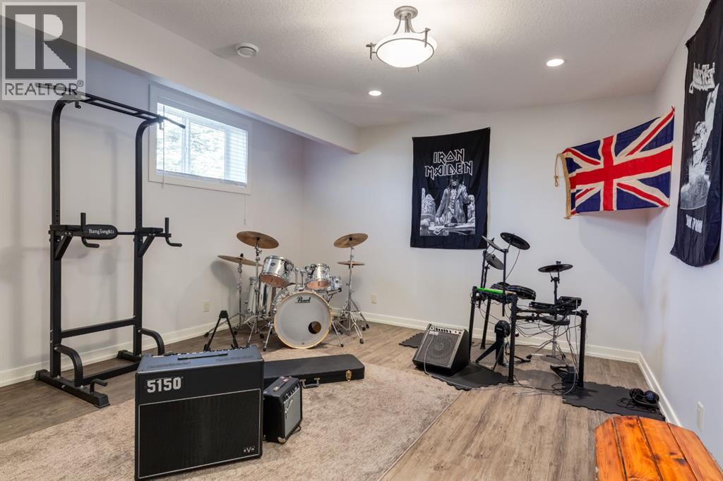 236 Montclair Place, Cochrane Lake, Alberta  T4C 0A8 - Photo 38 - A2285587