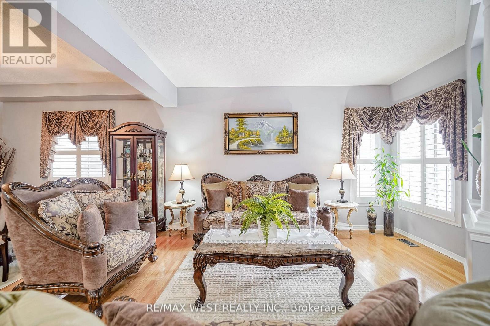 38 Bottlebrush Drive, Brampton, Ontario  L6R 2Z5 - Photo 2 - W13049882