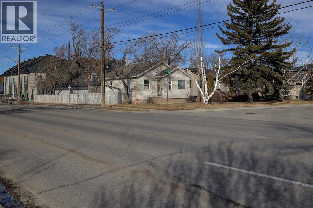 458 34 Avenue NW, Calgary, Alberta  T2K 0B8 - Photo 1 - A2294746