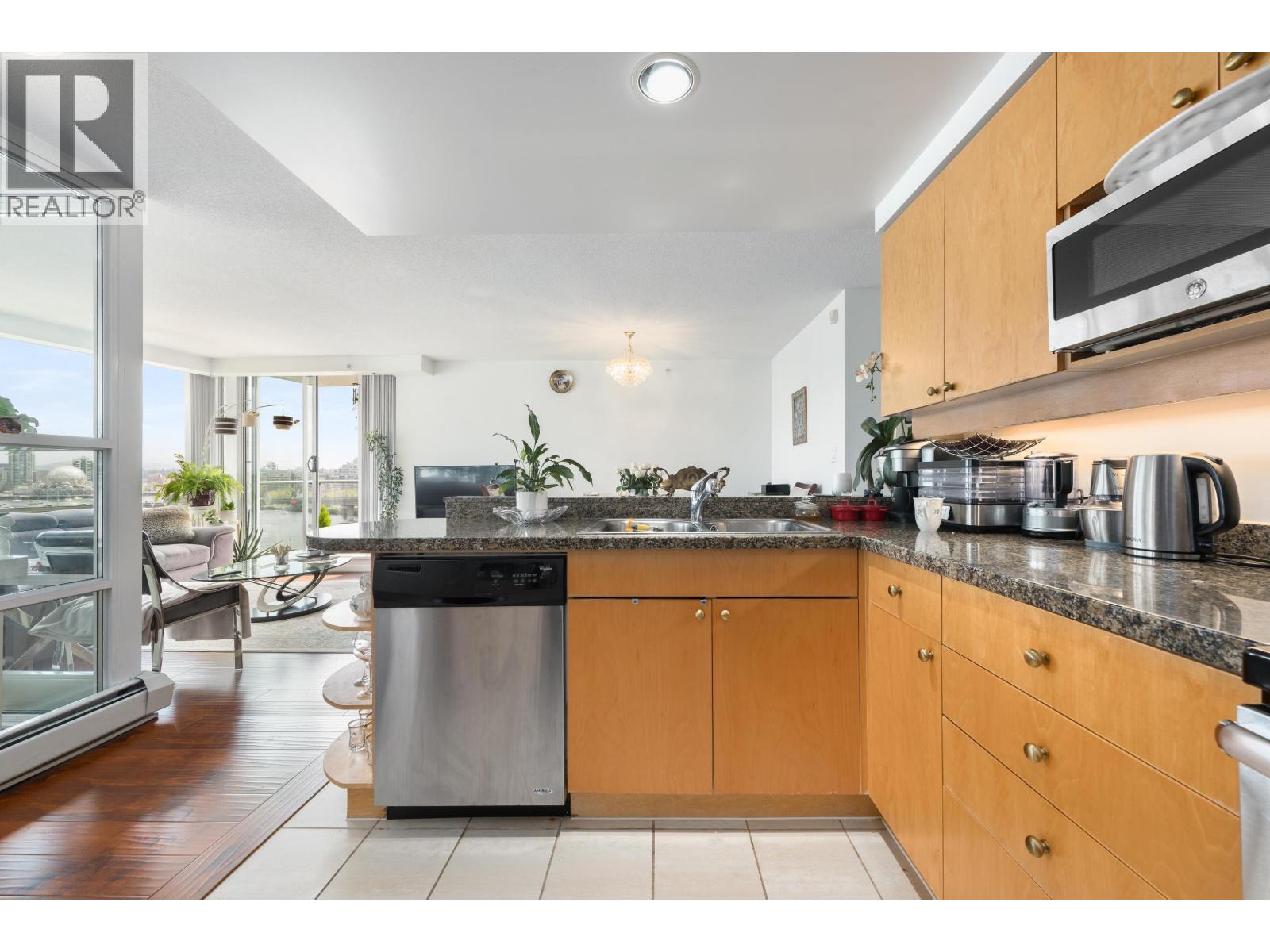 1201 1228 Marinaside Crescent, Vancouver, British Columbia  V6Z 2W4 - Photo 9 - R3116118