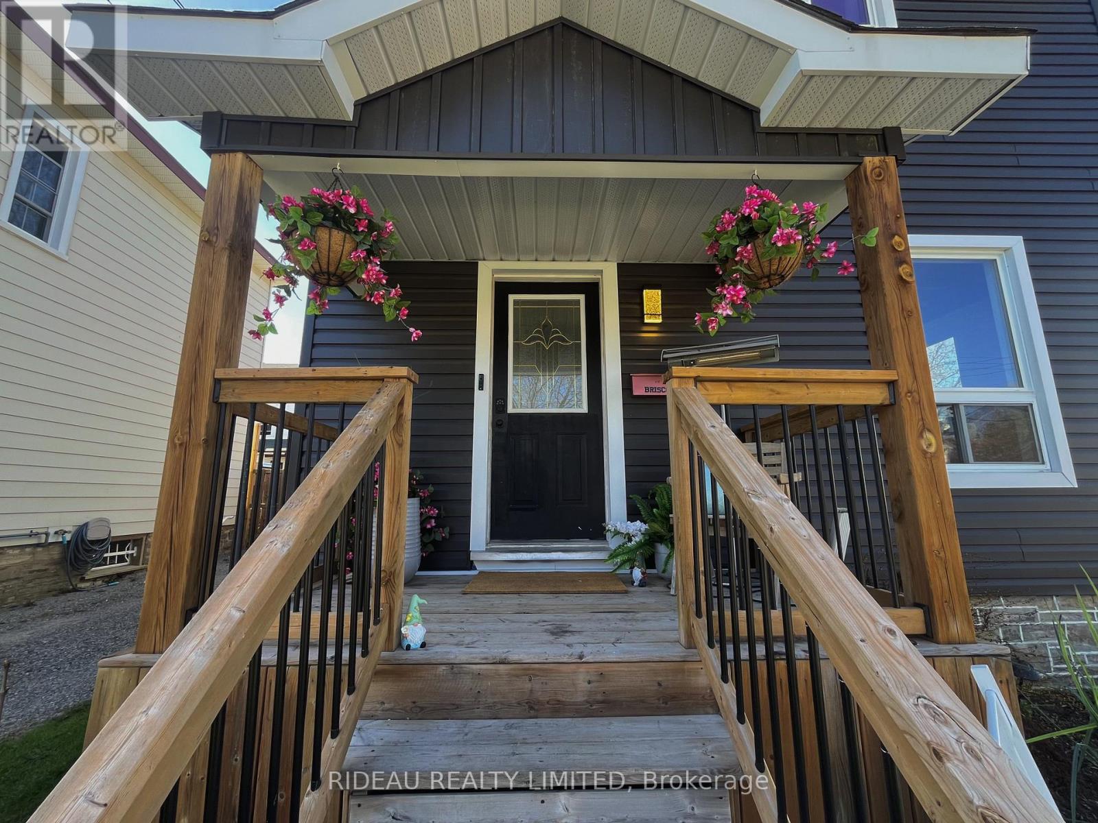 110 Main Street E, Smiths Falls, Ontario  K7A 1B2 - Photo 2 - X12906022