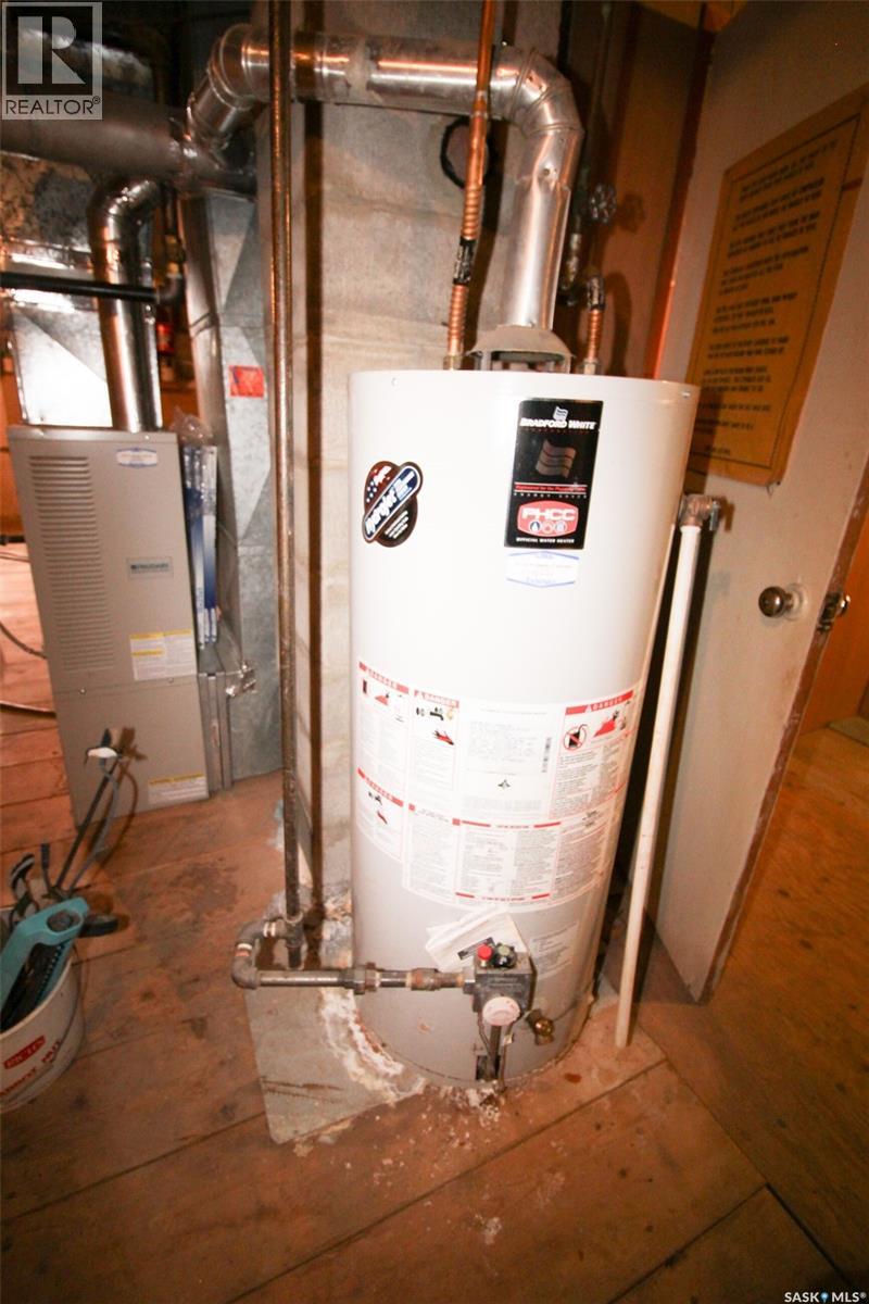 261 2nd Avenue W, Shaunavon, Saskatchewan  S0N 2M0 - Photo 19 - SK034077