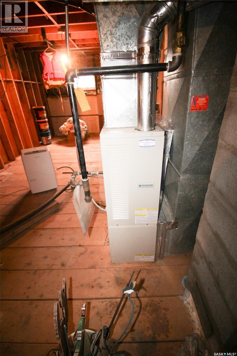 261 2nd Avenue W, Shaunavon, Saskatchewan  S0N 2M0 - Photo 20 - SK034077