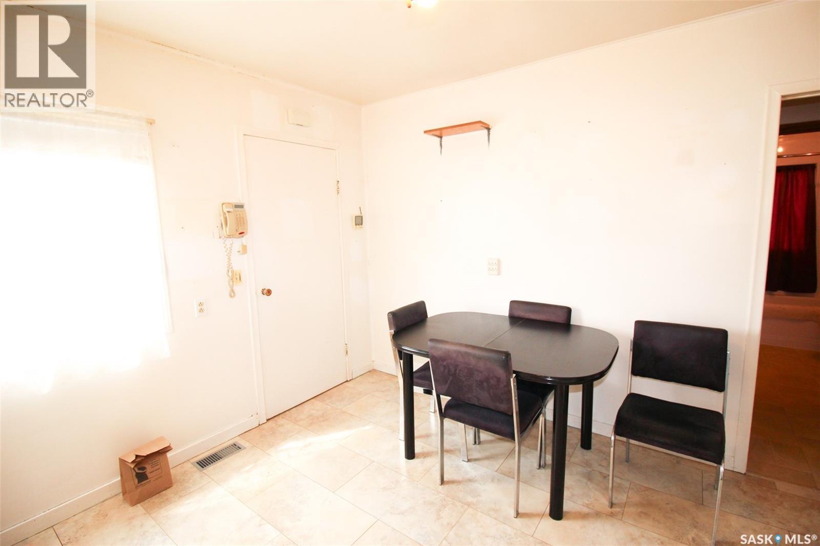 261 2nd Avenue W, Shaunavon, Saskatchewan  S0N 2M0 - Photo 5 - SK034077