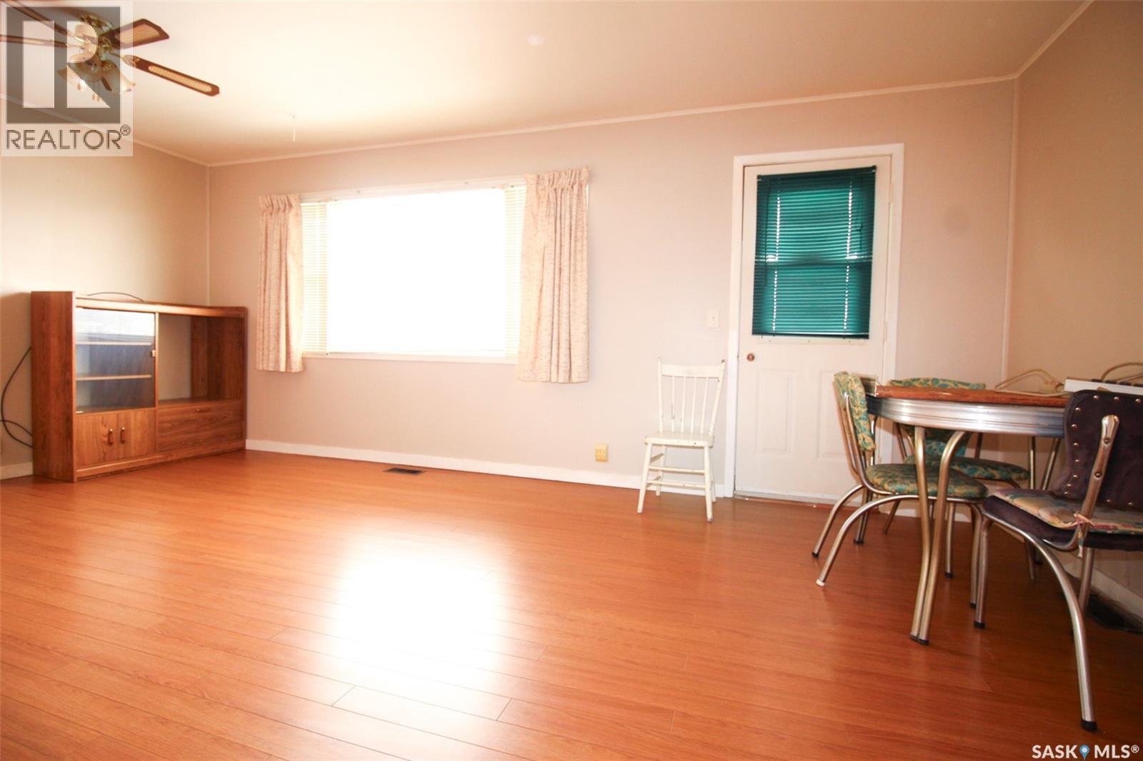 261 2nd Avenue W, Shaunavon, Saskatchewan  S0N 2M0 - Photo 7 - SK034077