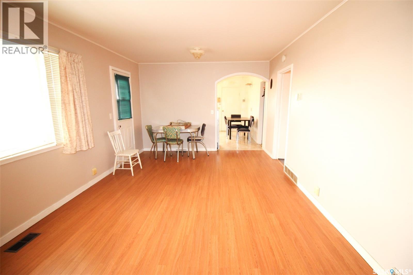 261 2nd Avenue W, Shaunavon, Saskatchewan  S0N 2M0 - Photo 9 - SK034077