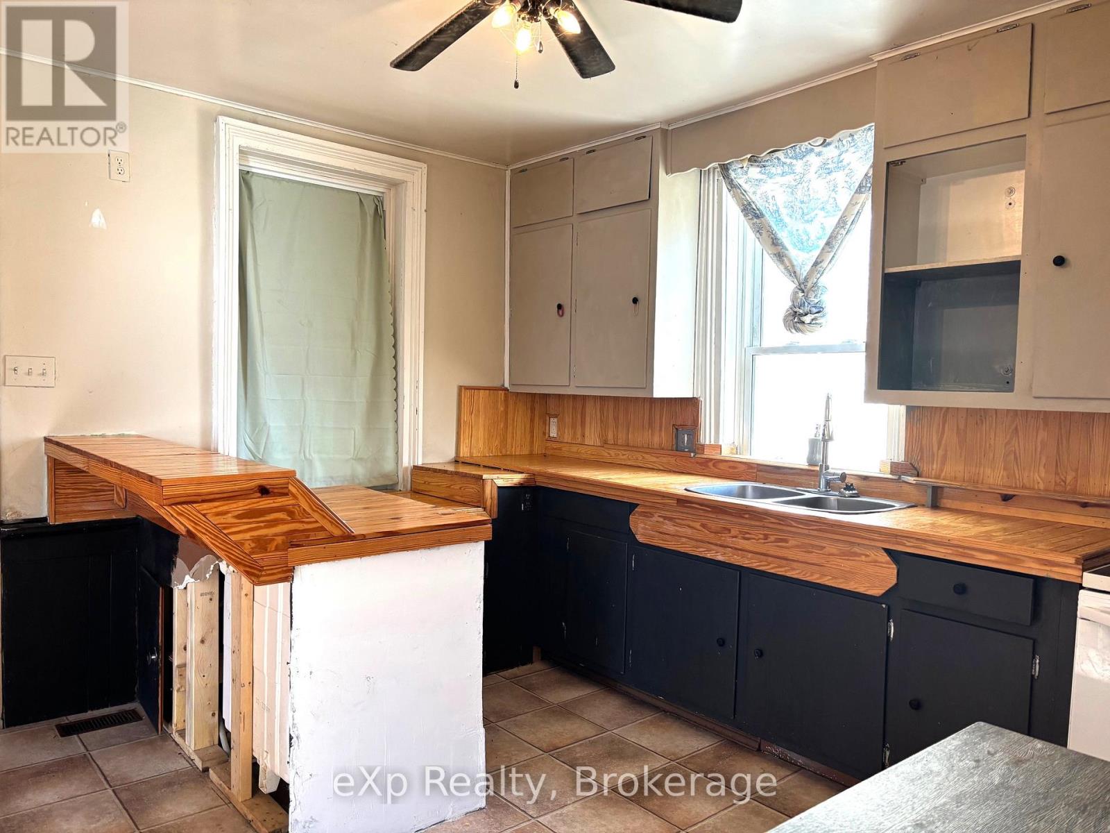 28 Queen Street W, Brockton, Ontario  N0G 1S0 - Photo 14 - X12962614