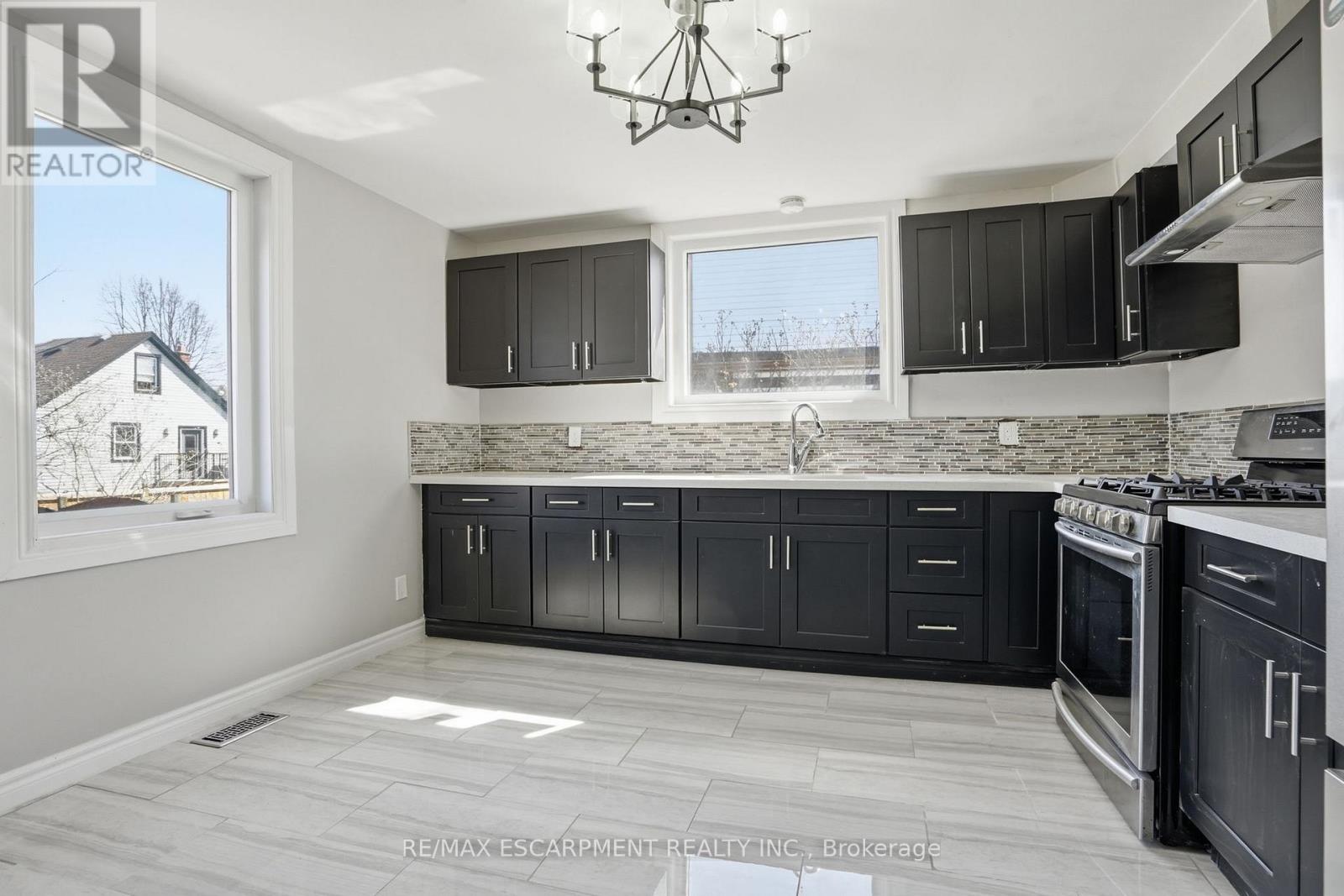 687 Upper James Street, Hamilton, Ontario  L9C 2Z4 - Photo 10 - X13049834