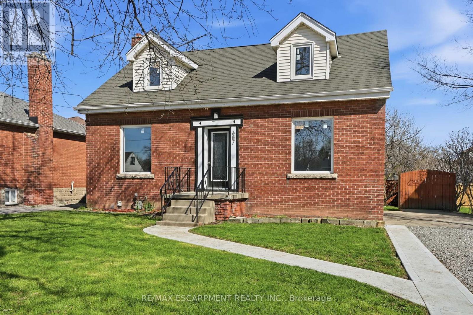 687 Upper James Street, Hamilton, Ontario  L9C 2Z4 - Photo 2 - X13049834