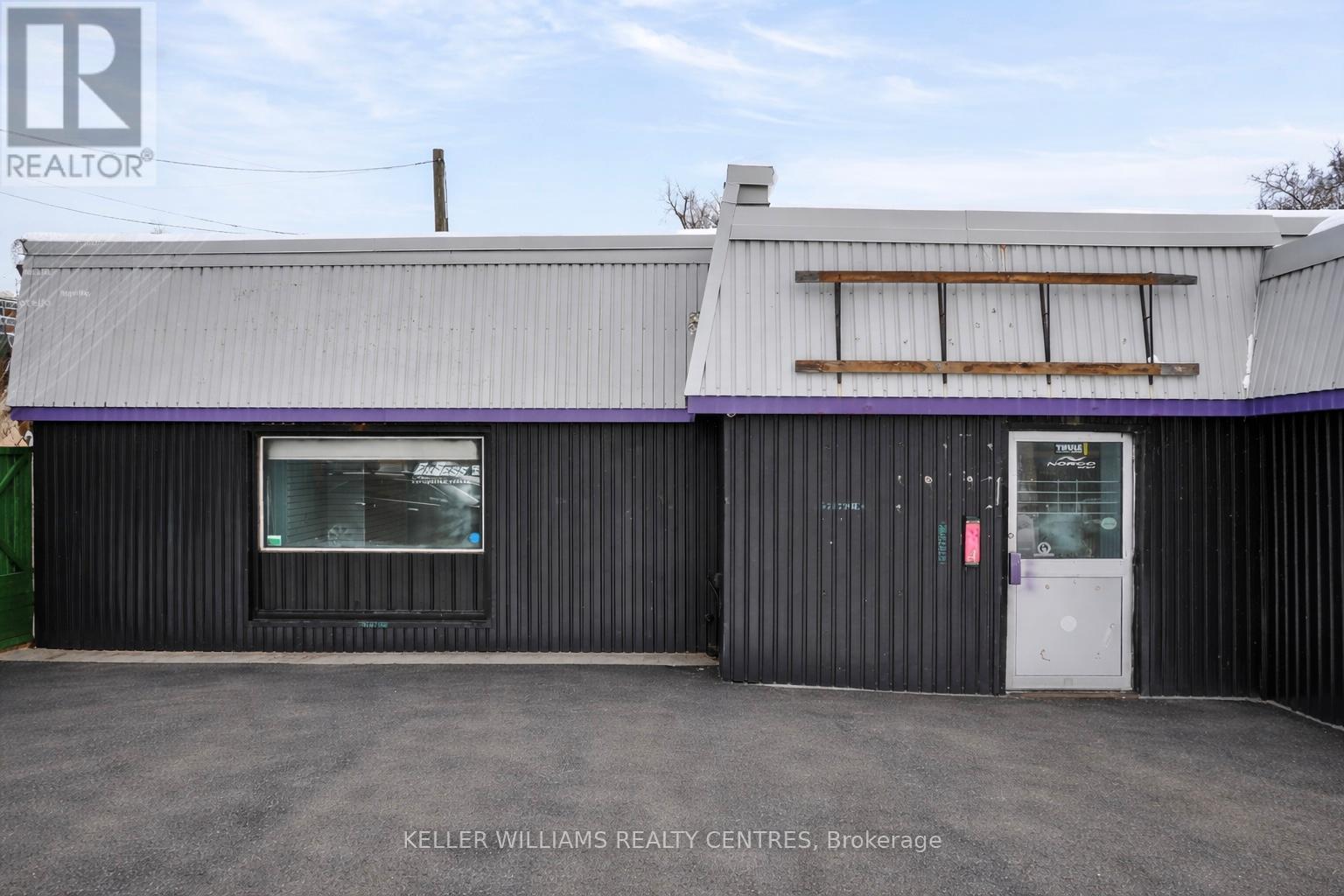 384 QUEEN STREET, Peterborough, Ontario