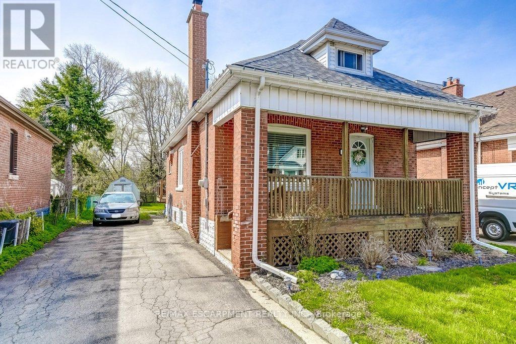30 East 15th Street, Hamilton, Ontario  L9A 3E7 - Photo 1 - X13049902