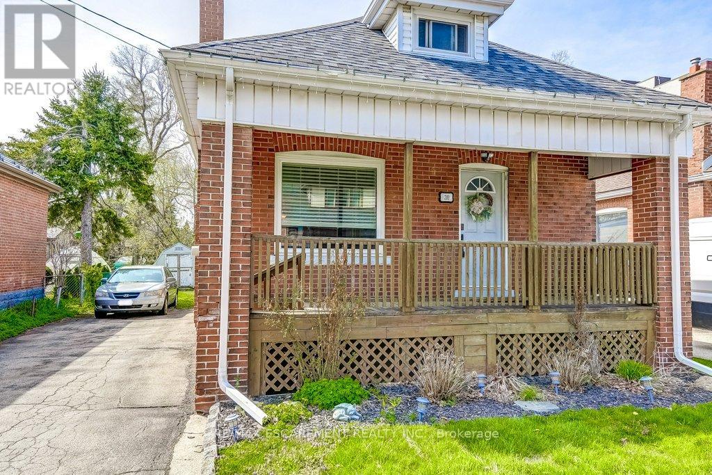 30 East 15th Street, Hamilton, Ontario  L9A 3E7 - Photo 2 - X13049902
