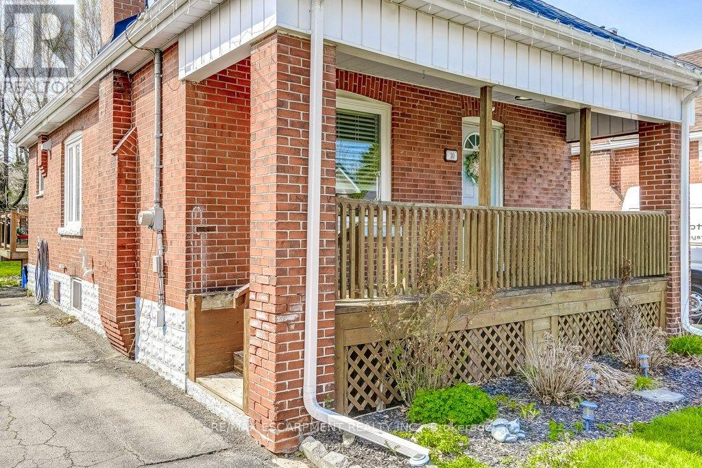 30 East 15th Street, Hamilton, Ontario  L9A 3E7 - Photo 3 - X13049902