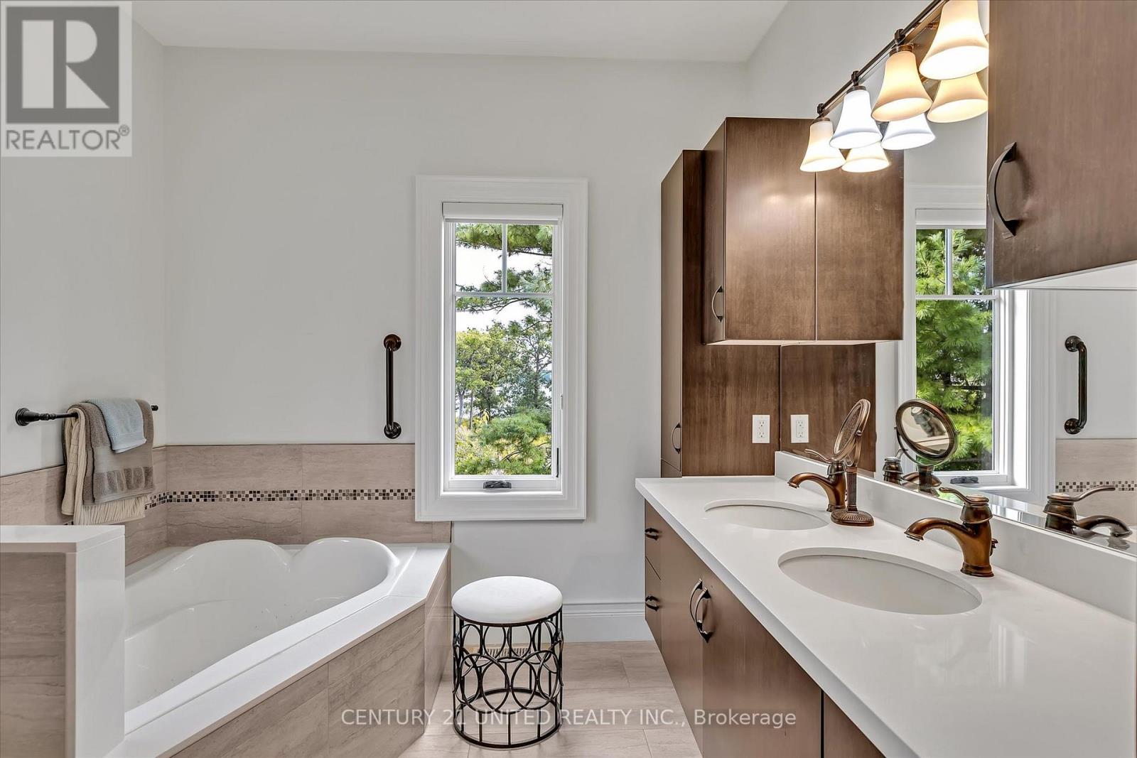 44 Fire Route 70 Route, Galway-Cavendish And Harvey, Ontario  K0L 1J0 - Photo 15 - X12341486