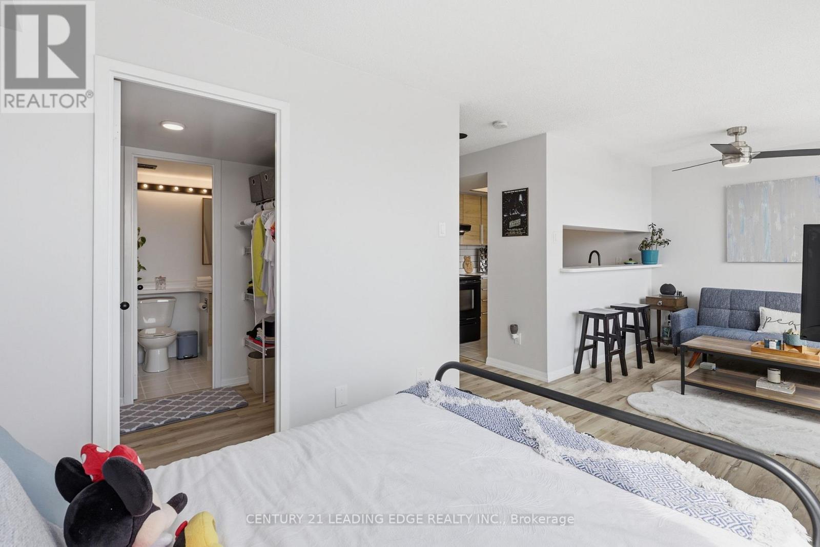 1102 - 75 Ellen Street, Barrie, Ontario  L4N 7R6 - Photo 5 - S12918174