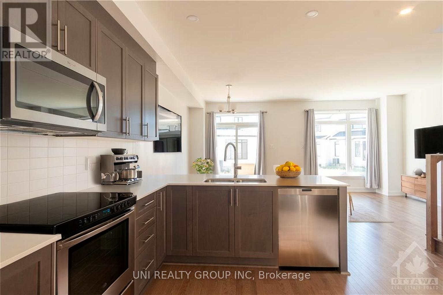 65 Robusta Lane, Ottawa, Ontario  K2J 6Y7 - Photo 13 - X12956422