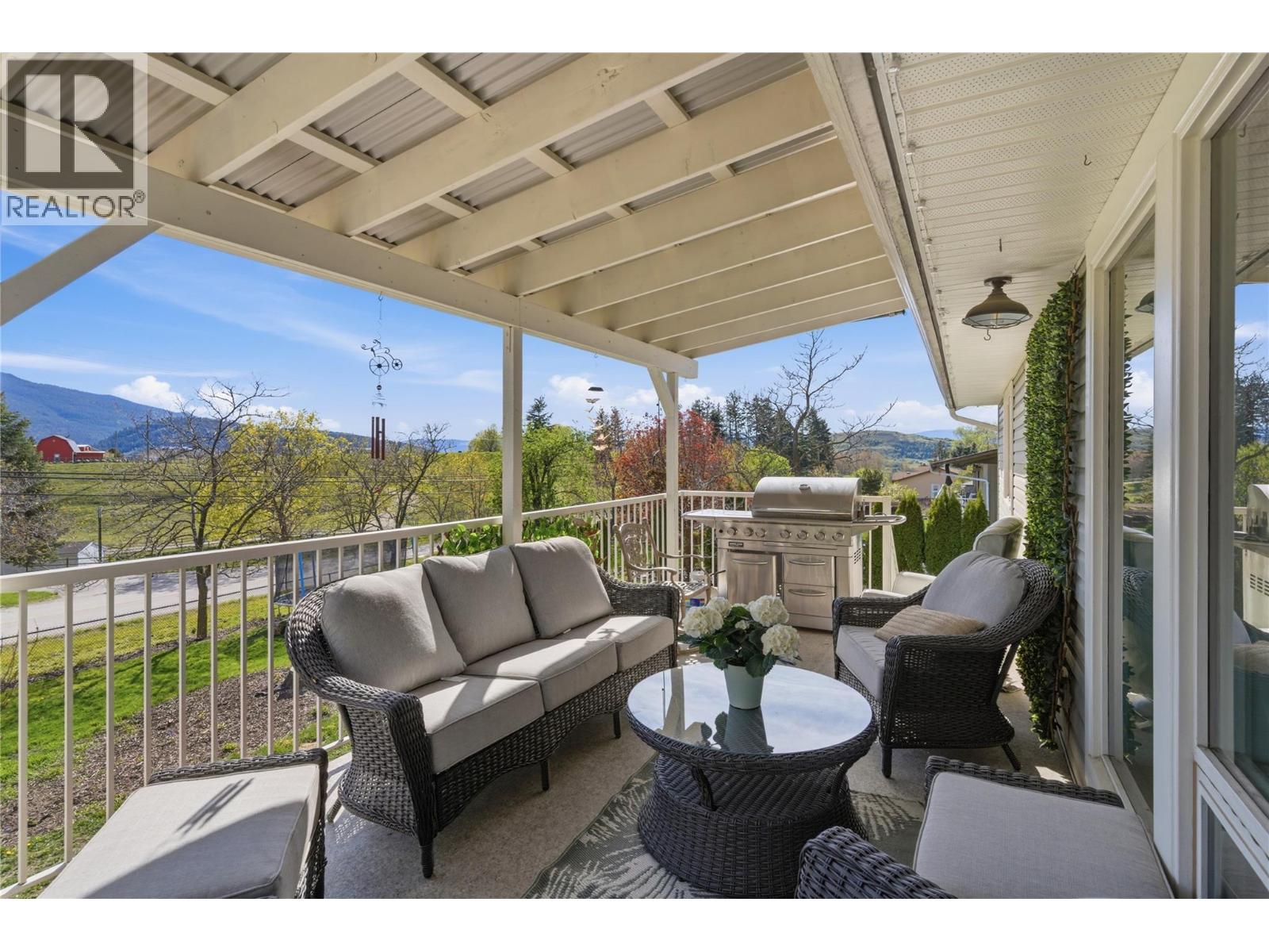 300 Scenic Drive, Coldstream, British Columbia  V1B 2X3 - Photo 11 - 10384351