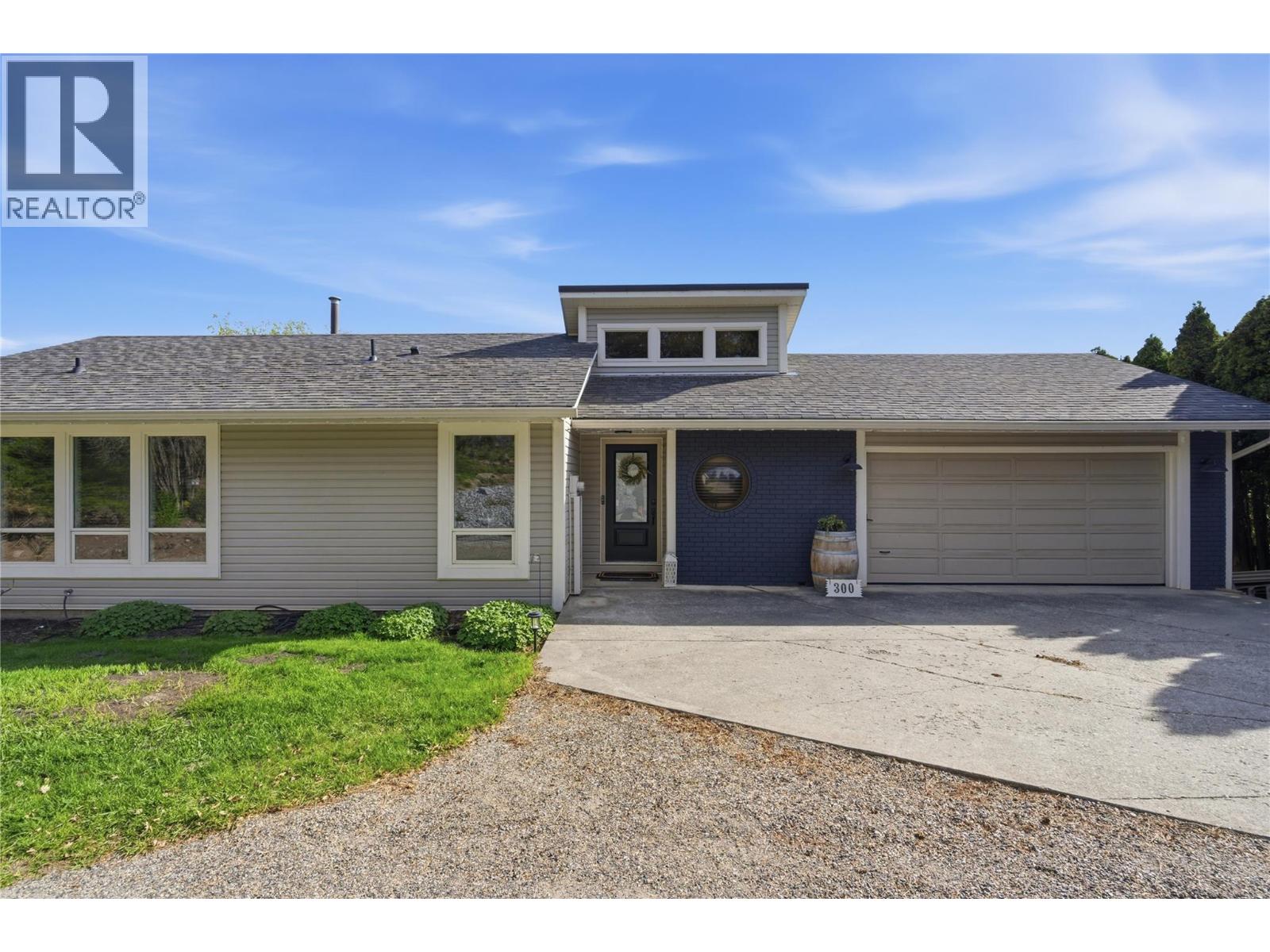 300 Scenic Drive, Coldstream, British Columbia  V1B 2X3 - Photo 2 - 10384351