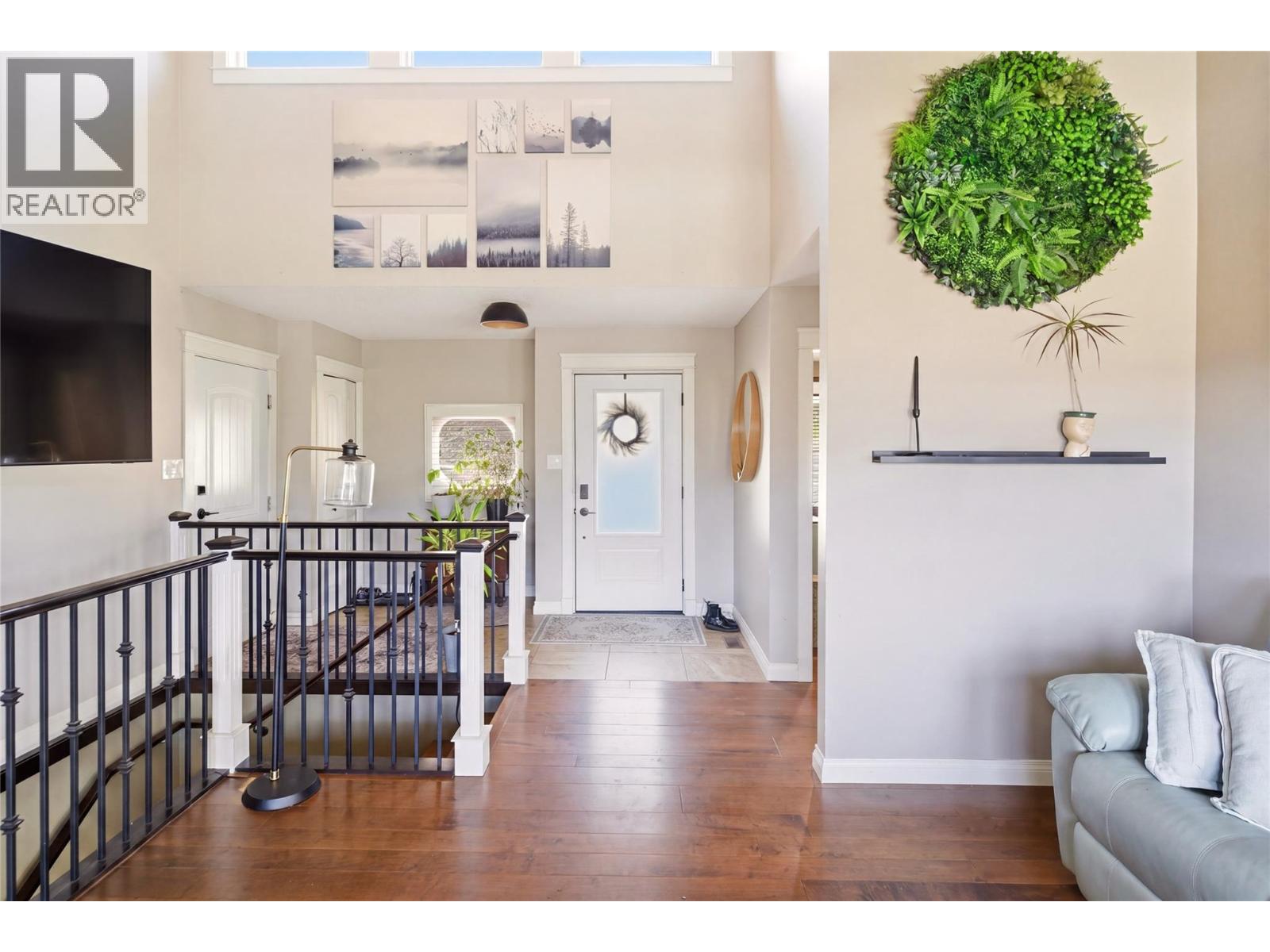 300 Scenic Drive, Coldstream, British Columbia  V1B 2X3 - Photo 4 - 10384351