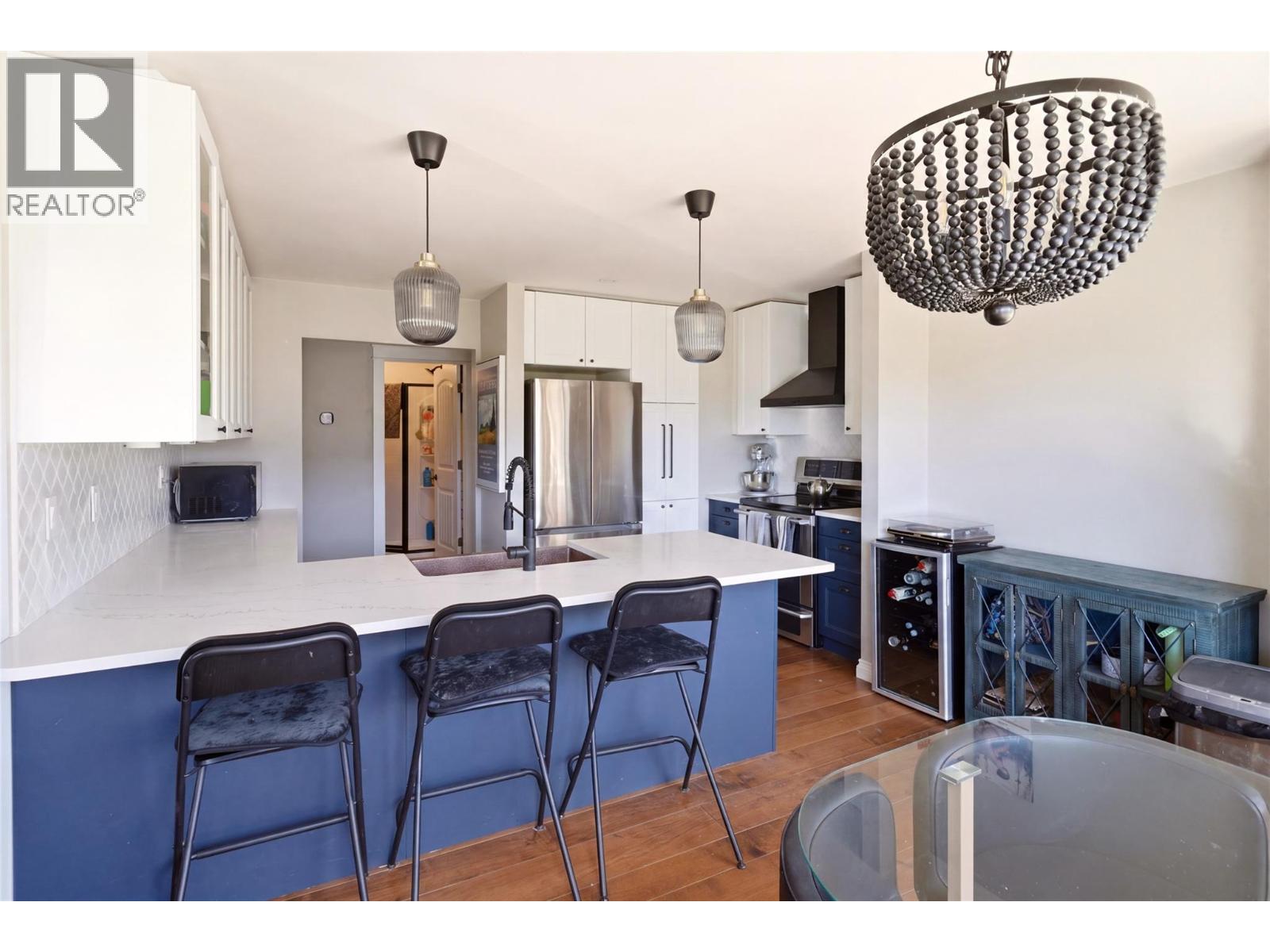 300 Scenic Drive, Coldstream, British Columbia  V1B 2X3 - Photo 7 - 10384351