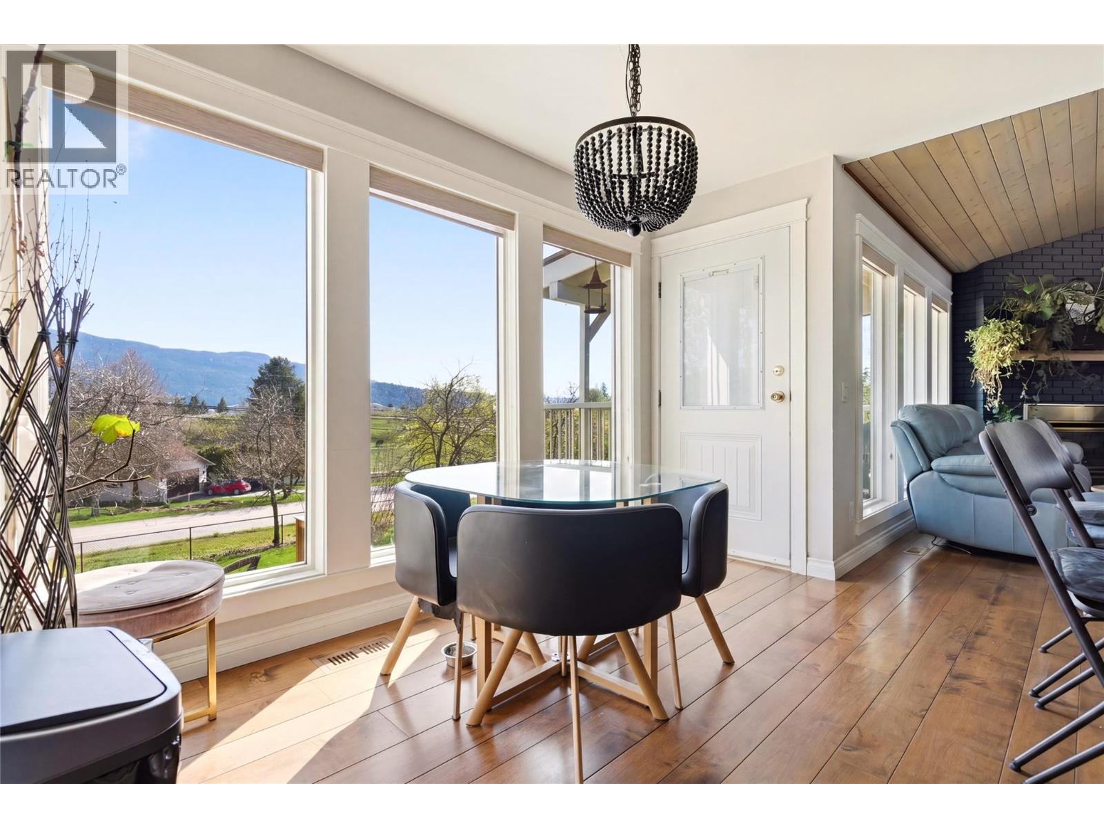 300 Scenic Drive, Coldstream, British Columbia  V1B 2X3 - Photo 9 - 10384351