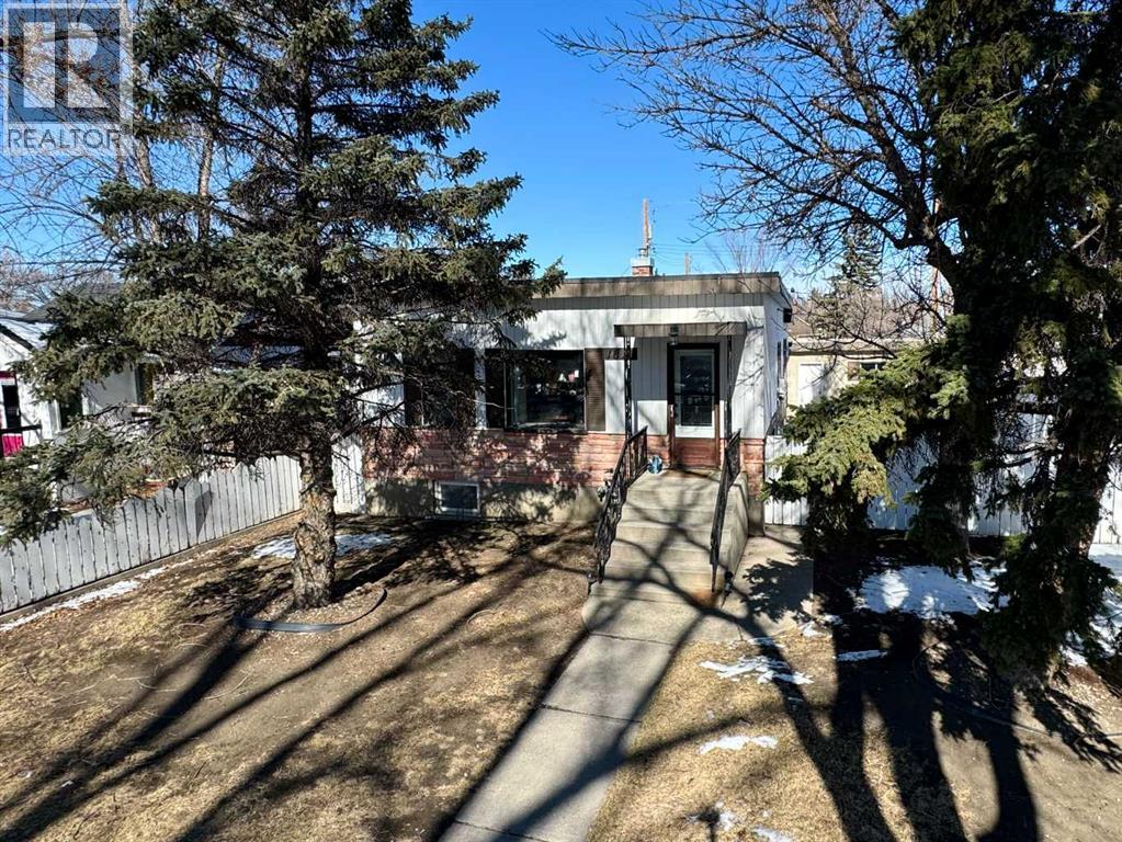1813 4 Avenue N, Lethbridge, Alberta  T1H 0L6 - Photo 2 - A2292321