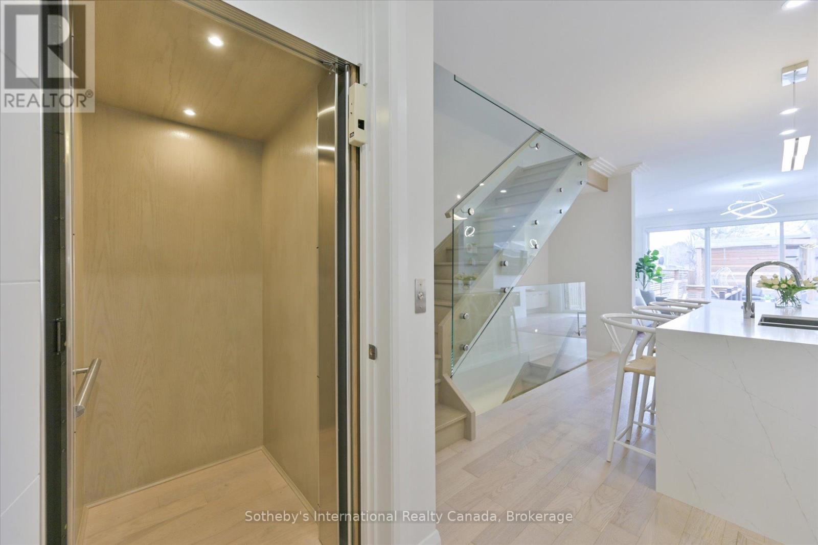 41a Maple Avenue N, Mississauga, Ontario  L5H 2R9 - Photo 14 - W13050052