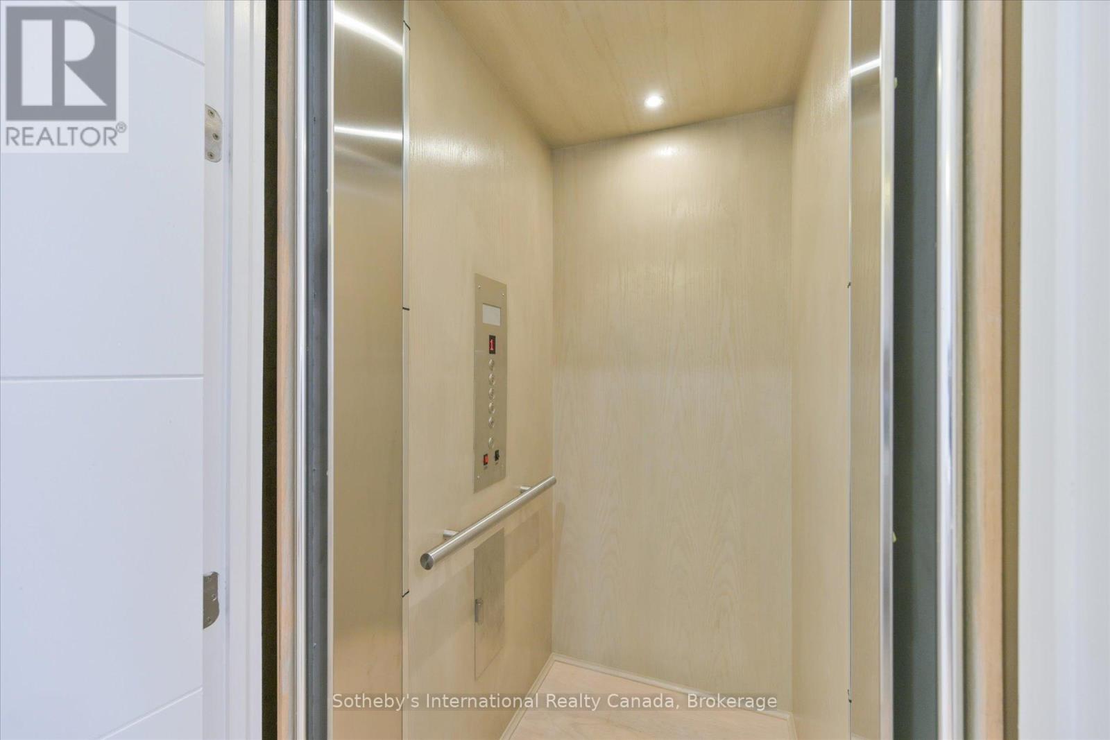 41a Maple Avenue N, Mississauga, Ontario  L5H 2R9 - Photo 15 - W13050052