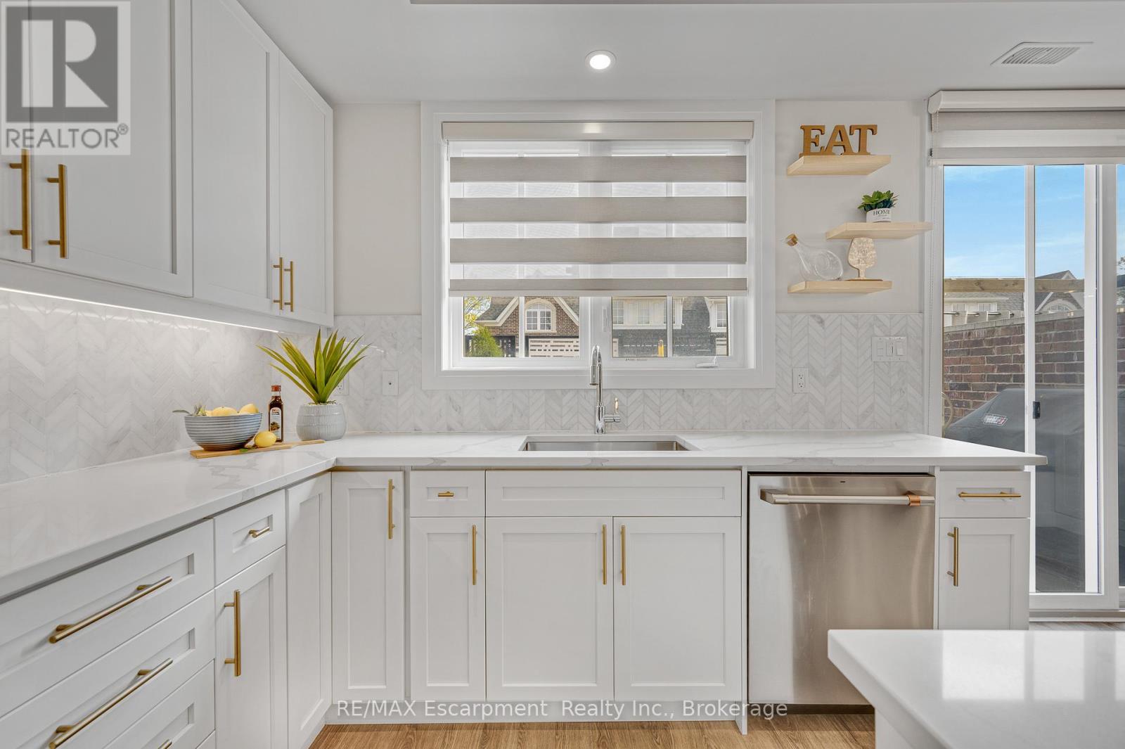 1 - 2362 New Street, Burlington, Ontario  L7R 4P8 - Photo 12 - W13050090