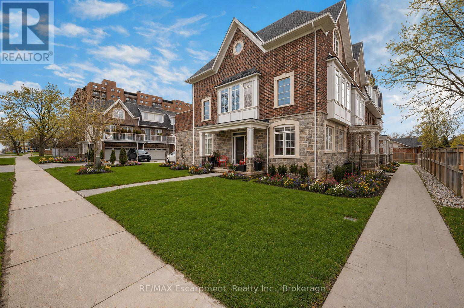 1 - 2362 New Street, Burlington, Ontario  L7R 4P8 - Photo 2 - W13050090