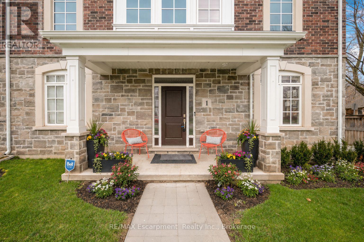 1 - 2362 New Street, Burlington, Ontario  L7R 4P8 - Photo 3 - W13050090