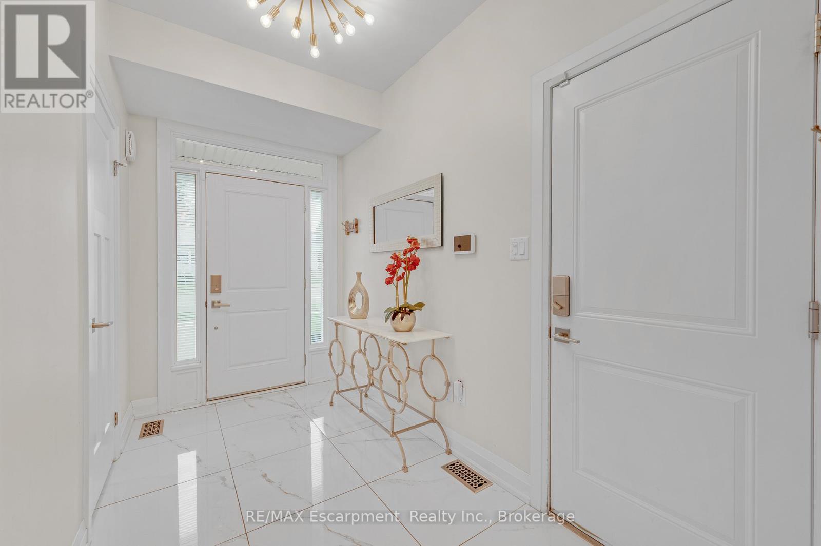 1 - 2362 New Street, Burlington, Ontario  L7R 4P8 - Photo 4 - W13050090